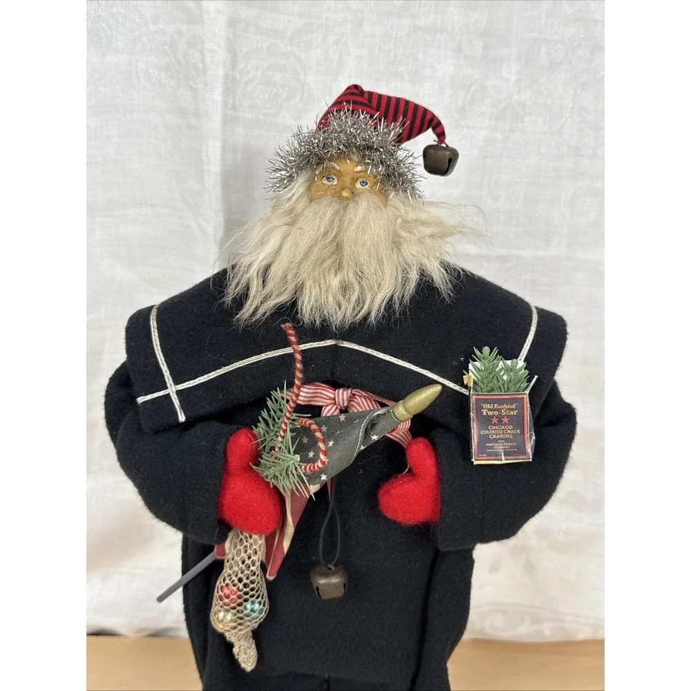 Americana Old World‎ Santa Figure